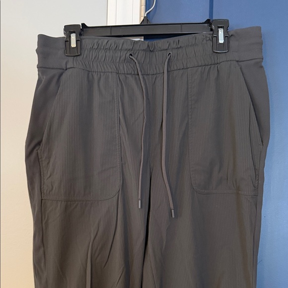 Women’s lululemon dark gray dance studio jogger pants euc size 10 - Picture 2 of 5